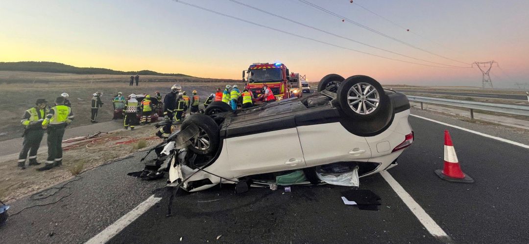Accidente entre dos coches en la R-4 en Valdemoro. Accidente entre dos coches en la R-4 en Valdemoro.