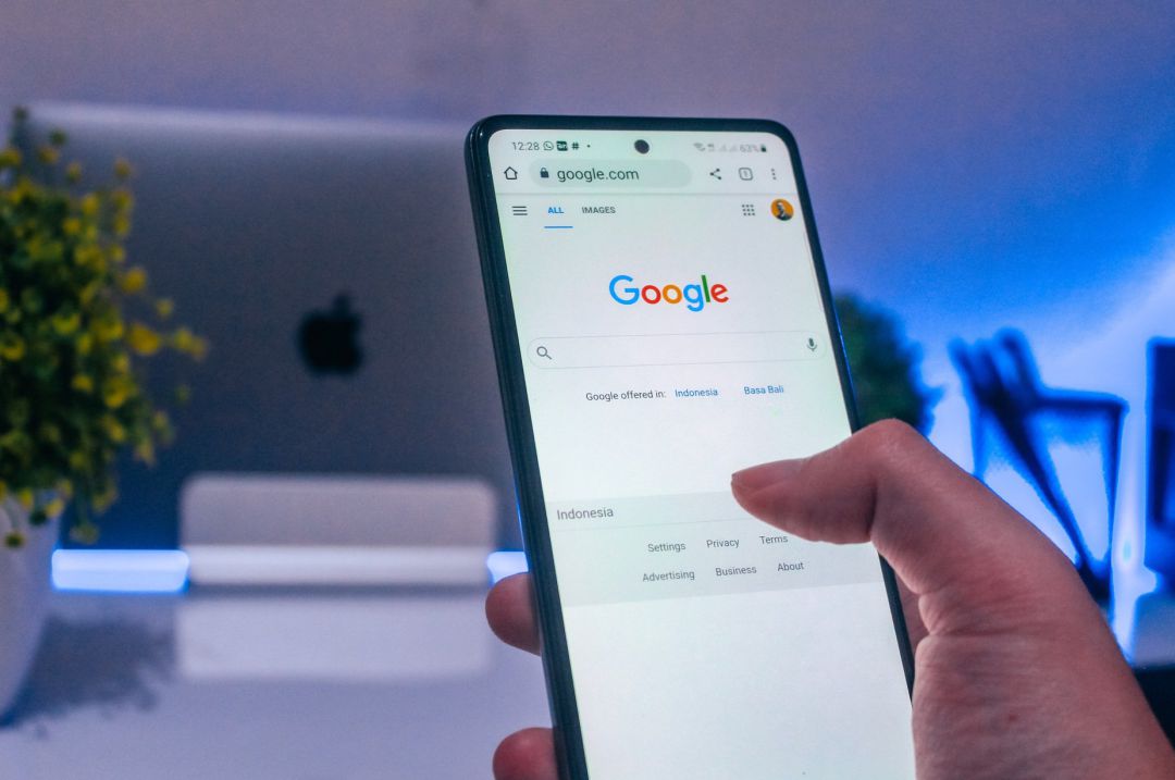 Buscador de Google en un móvil Android. Buscador de Google en un móvil Android.
