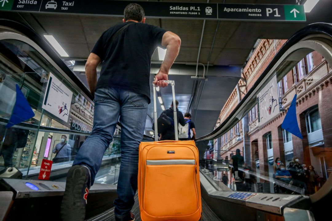 Renfe ha reforzado con casi 40.000 plazas adicionales los servicios de Ave y Larga Distancia para el Puente del Pilar. Renfe ha reforzado con casi 40.000 plazas adicionales los servicios de Ave y Larga Distancia para el Puente del Pilar.