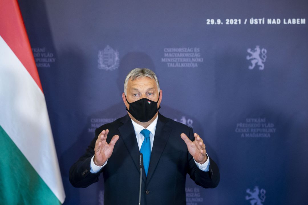 Hungría apoya a Polonia frente a Europa con la firma de un decreto. Hungría apoya a Polonia frente a Europa con la firma de un decreto.