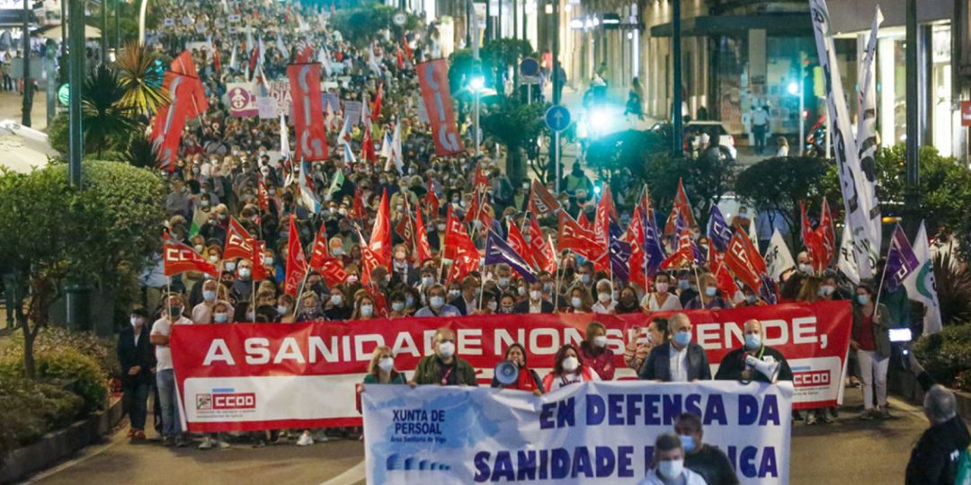 Miles de personas se manifiestan en Vigo en defensa de la Atención Primaria. Miles de personas se manifiestan en Vigo en defensa de la Atención Primaria.