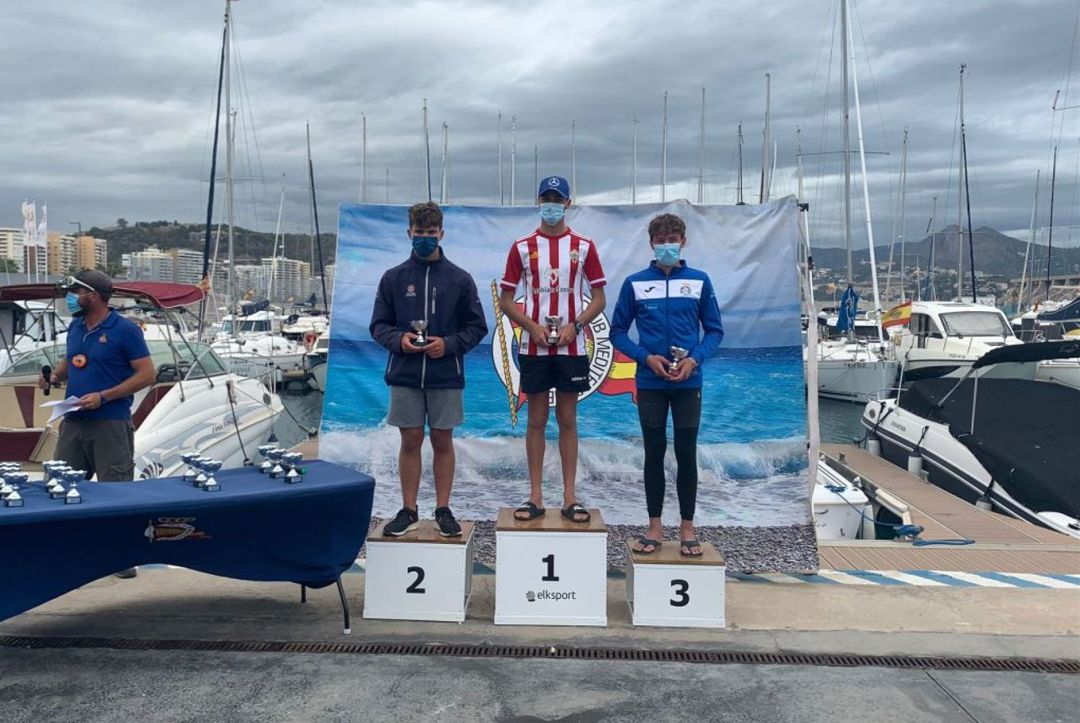 Juanjo Fernández en lo más alto del podio con la rojiblanca. Juanjo Fernández en lo más alto del podio con la rojiblanca.