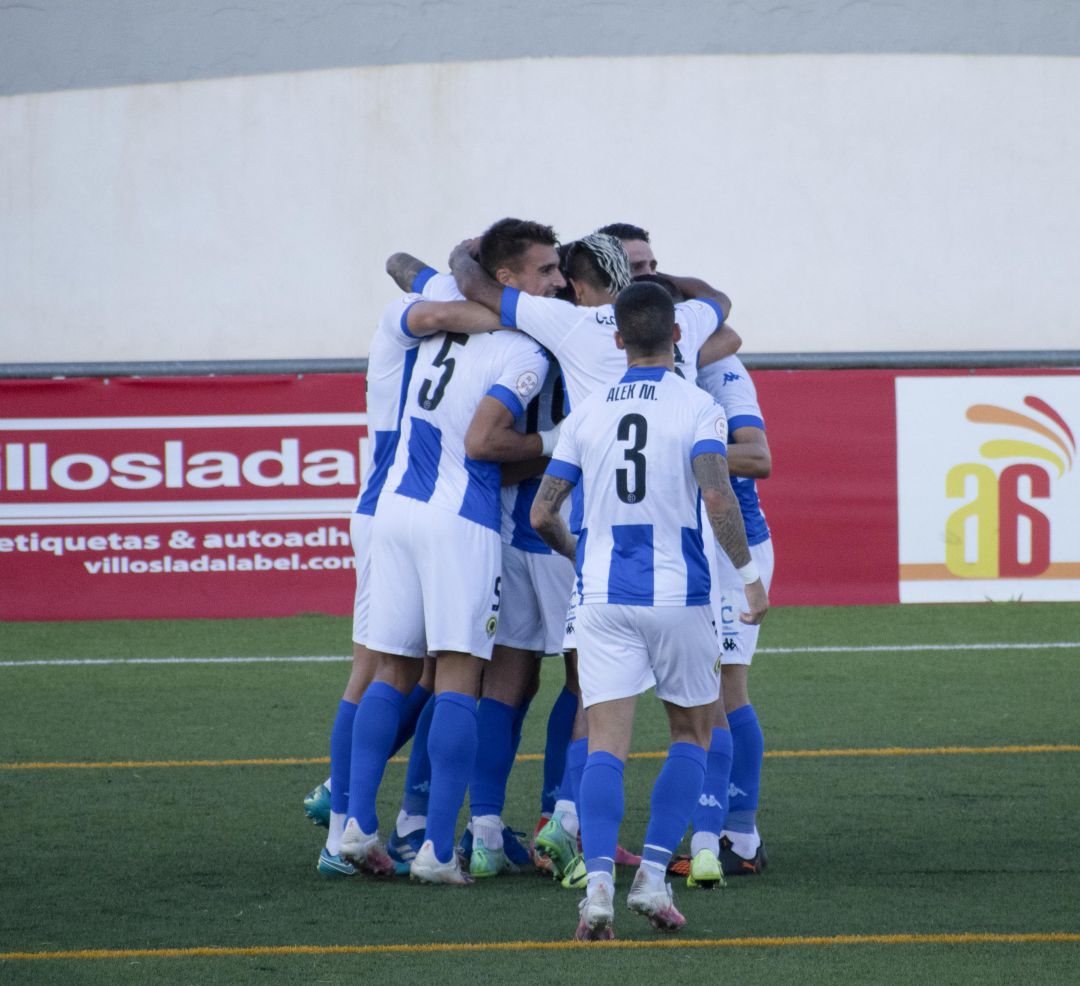 Los jugadores del Hércules celebran uno de los goles marcados al Pulpileño Los jugadores del Hércules celebran uno de los goles marcados al Pulpileño