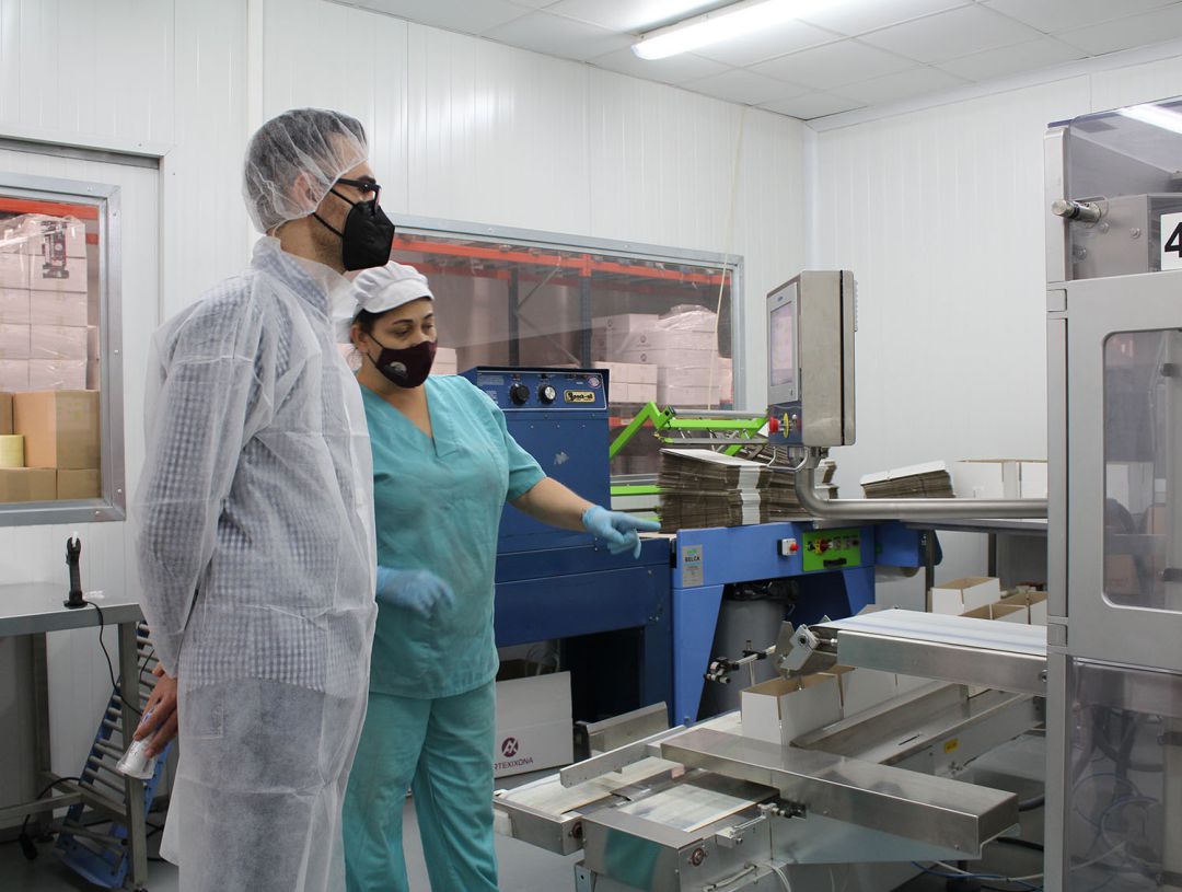El alcalde de Novelda, Fran Martínez, de visita a una de las empresas locales El alcalde de Novelda, Fran Martínez, de visita a una de las empresas locales