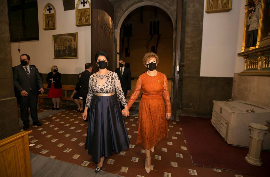 Mari carmen Sarrió de la mano de Xaro Pérez Mari carmen Sarrió de la mano de Xaro Pérez