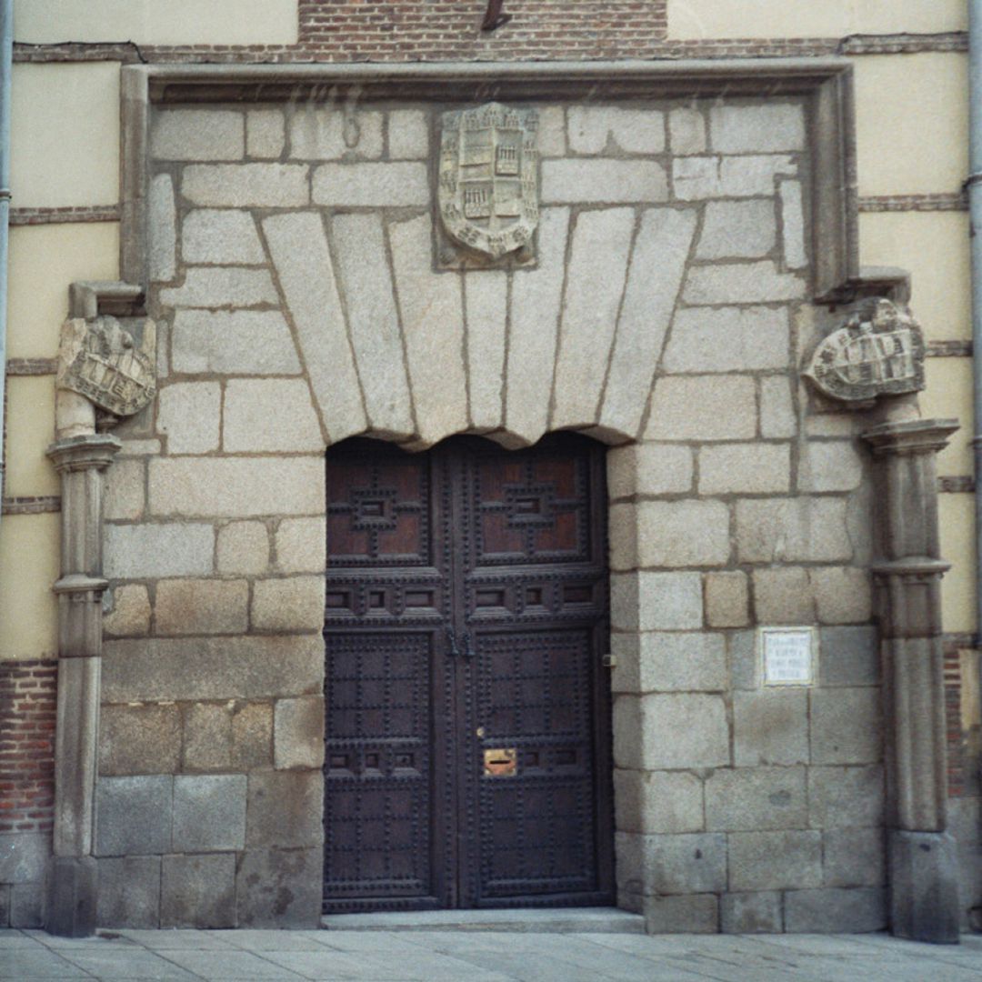 Puerta de la Torre de los Lujanes, del siglo XV Puerta de la Torre de los Lujanes, del siglo XV
