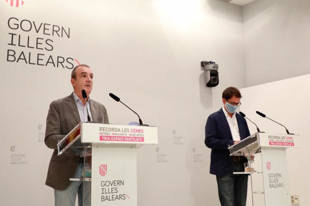 Els dos polítics van anunciar les decissions del Consell de Govern d'aquest dilluns. Els dos polítics van anunciar les decissions del Consell de Govern d'aquest dilluns.