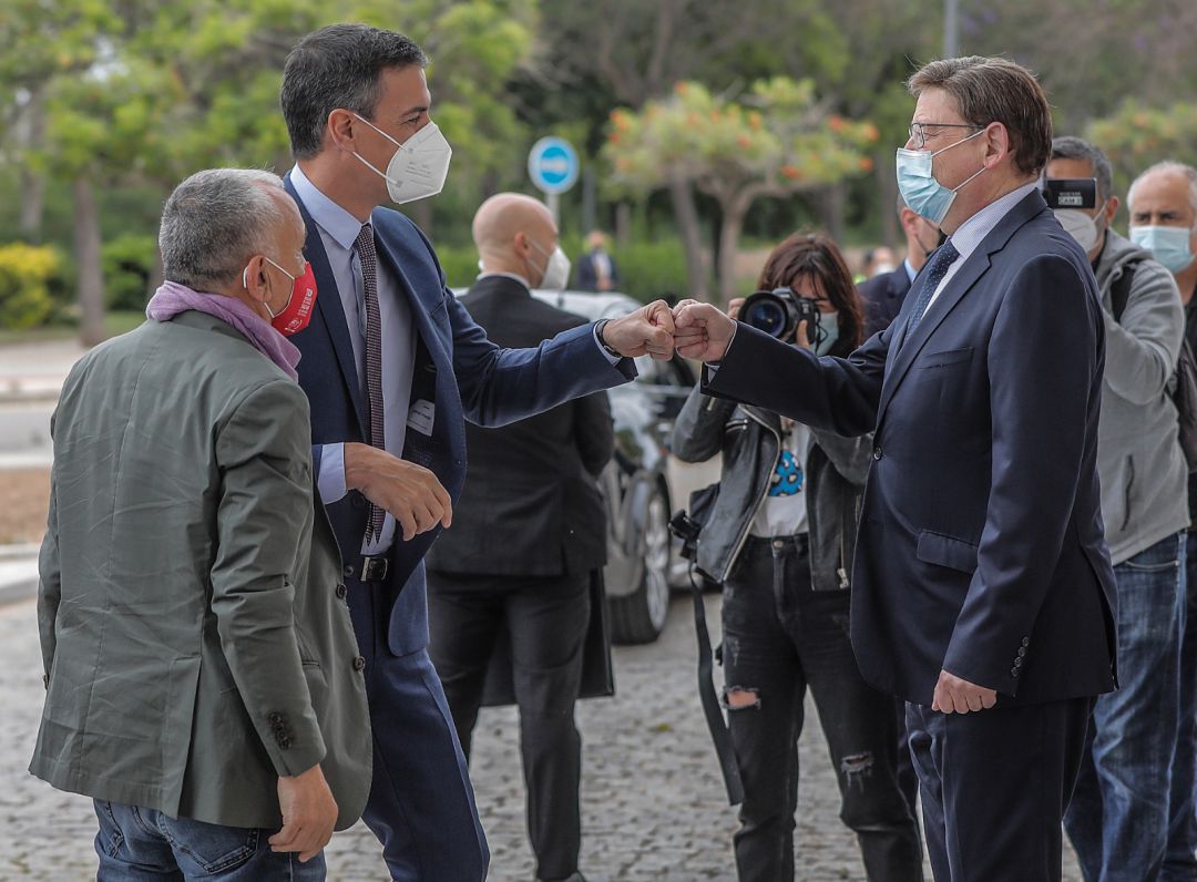 Pedro Sánchez y Ximo Puig se saludan en el Congreso de la UGT celebrado en València Pedro Sánchez y Ximo Puig se saludan en el Congreso de la UGT celebrado en València