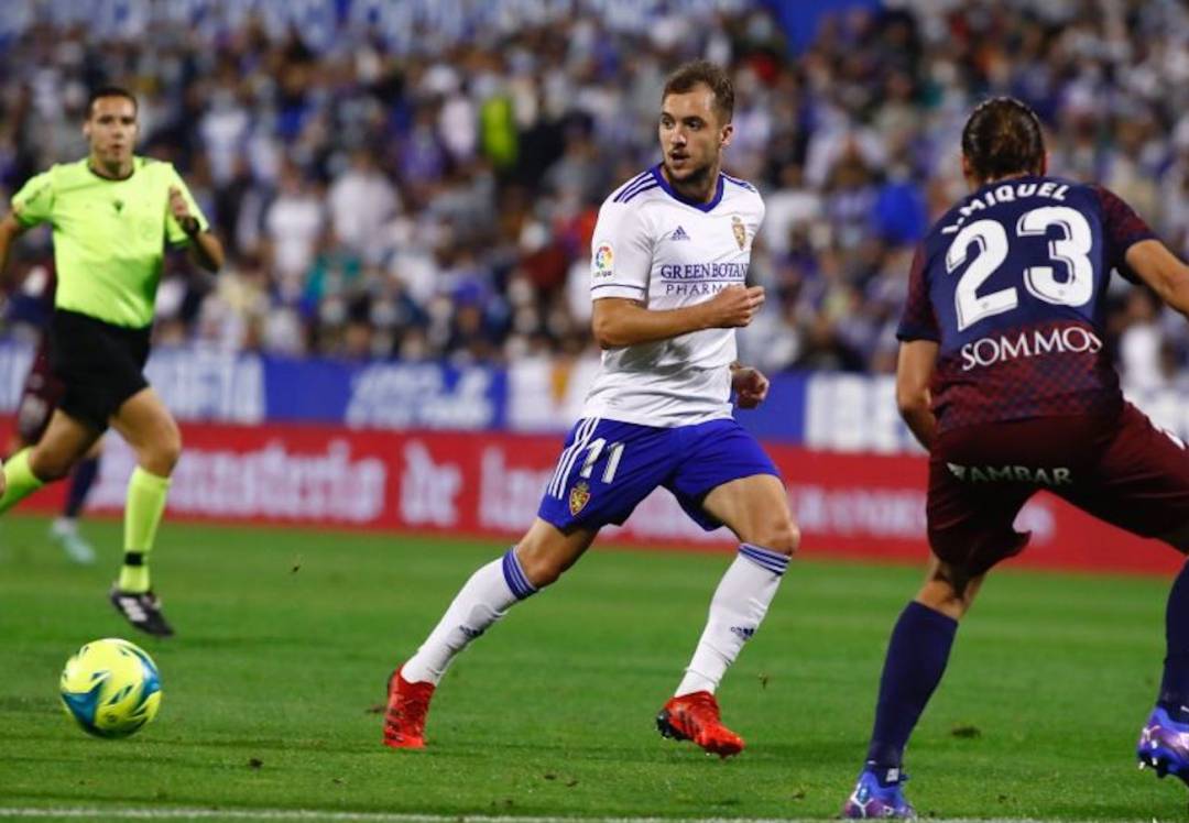 Vada, en una acción del partido ante el Huesca Vada, en una acción del partido ante el Huesca
