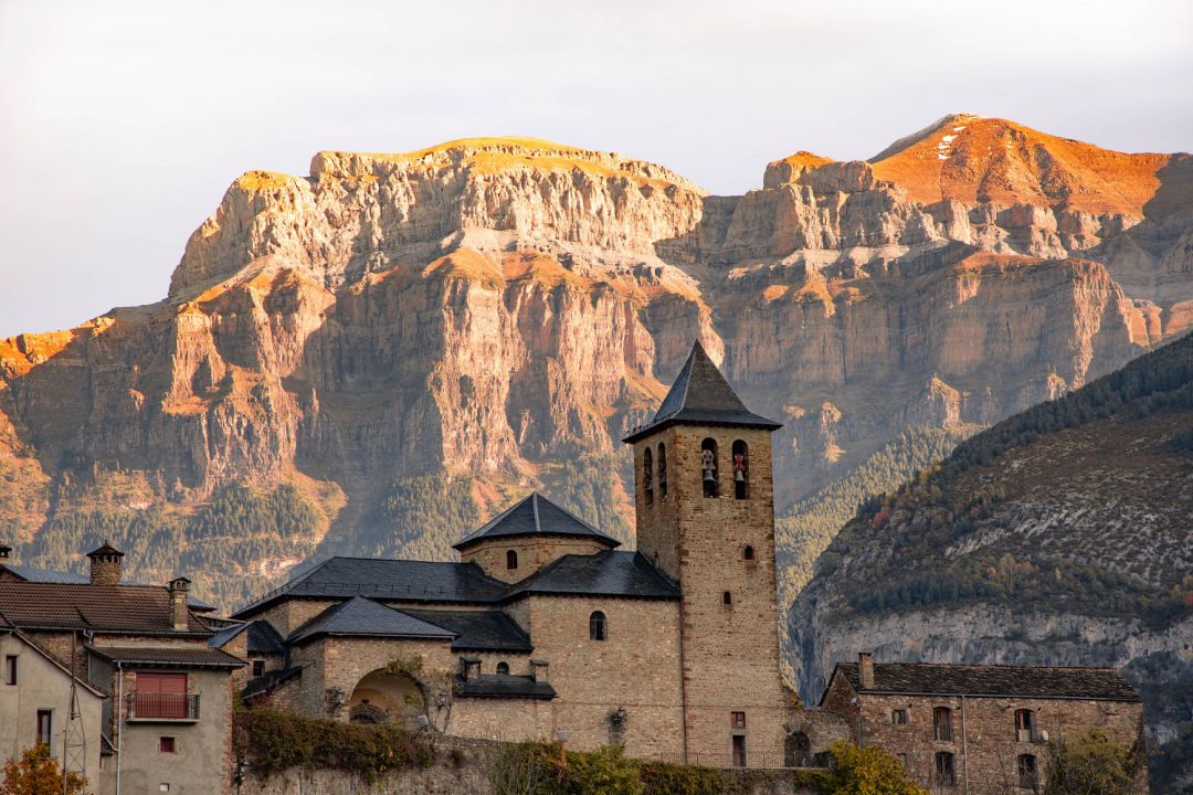 La localidad de Torla-Ordesa (Huesca) ha recibido un buen número de visitantes durante estos días. La localidad de Torla-Ordesa (Huesca) ha recibido un buen número de visitantes durante estos días.