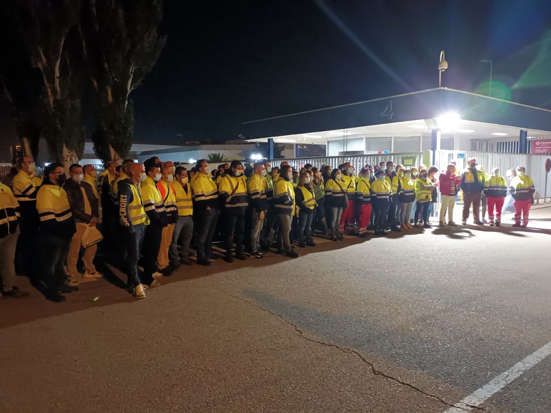 Trabajadores de IDLogistics, sin poder entrar a las instalaciones de la factoria de PSA - Stellantis de Figueruelas (Zaragoza) Trabajadores de IDLogistics, sin poder entrar a las instalaciones de la factoria de PSA - Stellantis de Figueruelas (Zaragoza)