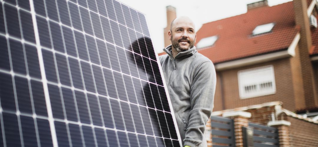 Cada vez más personas deciden instalar placas solares en sus viviendas para autoabastecerse Cada vez más personas deciden instalar placas solares en sus viviendas para autoabastecerse
