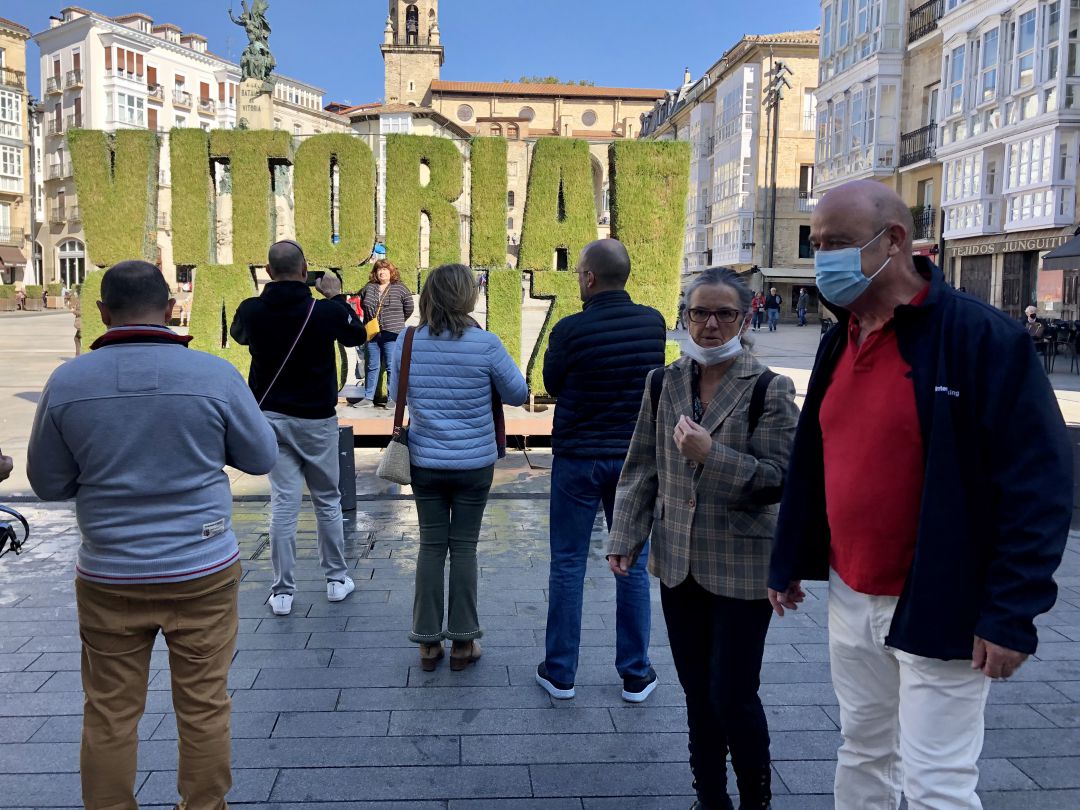 Turistas en Vitoria-Gasteiz en el puente de la Hispanidad Turistas en Vitoria-Gasteiz en el puente de la Hispanidad