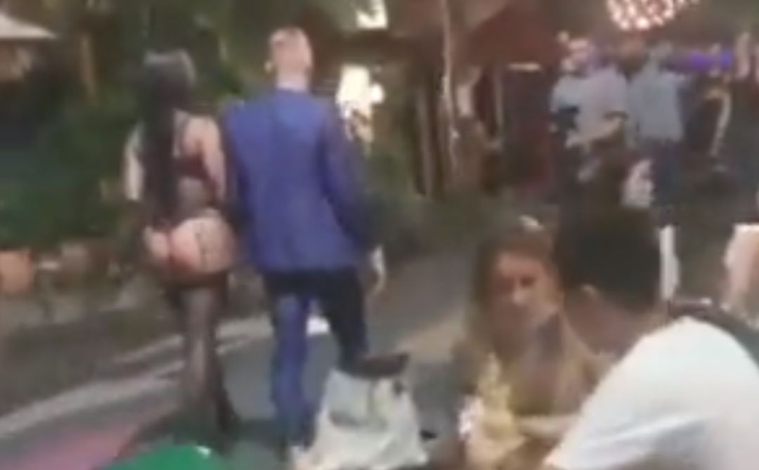 La mujer por las calles de Medellín La mujer por las calles de Medellín