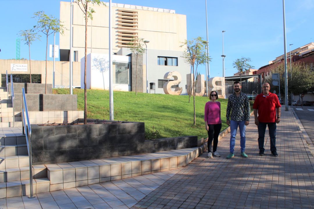 El alcalde, Samuel Falomir, el concejal de Urbanismo, Julián Tena, y la concejala de Parques y Jardines, Mª Ángeles Ibáñez, que han visitado hoy la zona. El alcalde, Samuel Falomir, el concejal de Urbanismo, Julián Tena, y la concejala de Parques y Jardines, Mª Ángeles Ibáñez, que han visitado hoy la zona.