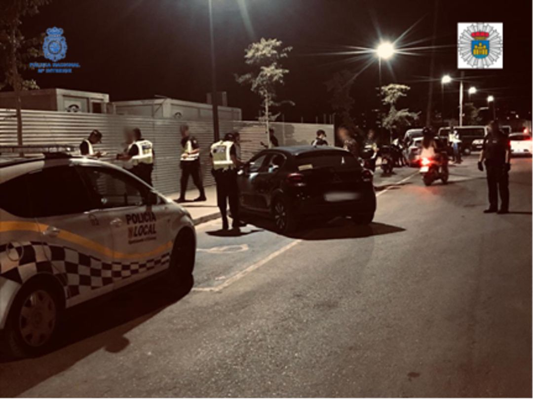 Imagen de archivo de una operación policial Imagen de archivo de una operación policial