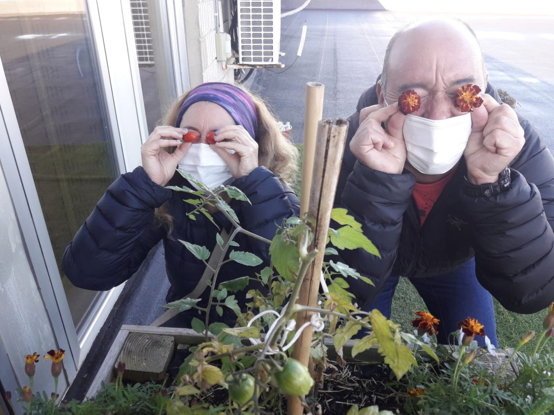 Amaia e Iñaki nos ayudan a preparar la huerta de cara al otoño Amaia e Iñaki nos ayudan a preparar la huerta de cara al otoño