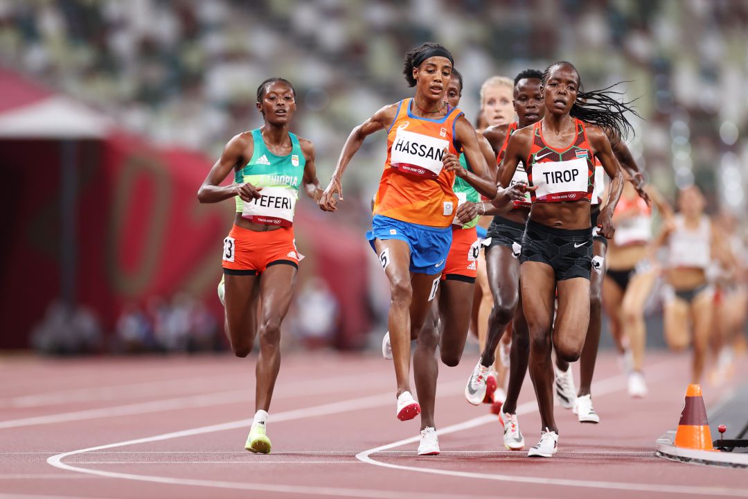 Tirop compite con Hassan en la prueba de los 5.000 metros de los Juegos Olímpicos de Tokio 2020 Tirop compite con Hassan en la prueba de los 5.000 metros de los Juegos Olímpicos de Tokio 2020