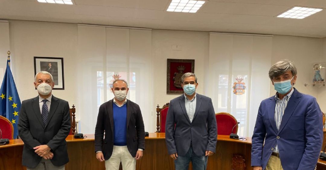 De izda a dcha, Abel López, de Fundación Michelin, Emilio Berzosa, concejal de Iniciativas Empresariales y Polígonos Industriales, Roberto Rojo, vicepresidente de FAE-ASEMAR y Francisco Javier Cuasante de Fundación Caja de Burgos De izda a dcha, Abel López, de Fundación Michelin, Emilio Berzosa, concejal de Iniciativas Empresariales y Polígonos Industriales, Roberto Rojo, vicepresidente de FAE-ASEMAR y Francisco Javier Cuasante de Fundación Caja de Burgos