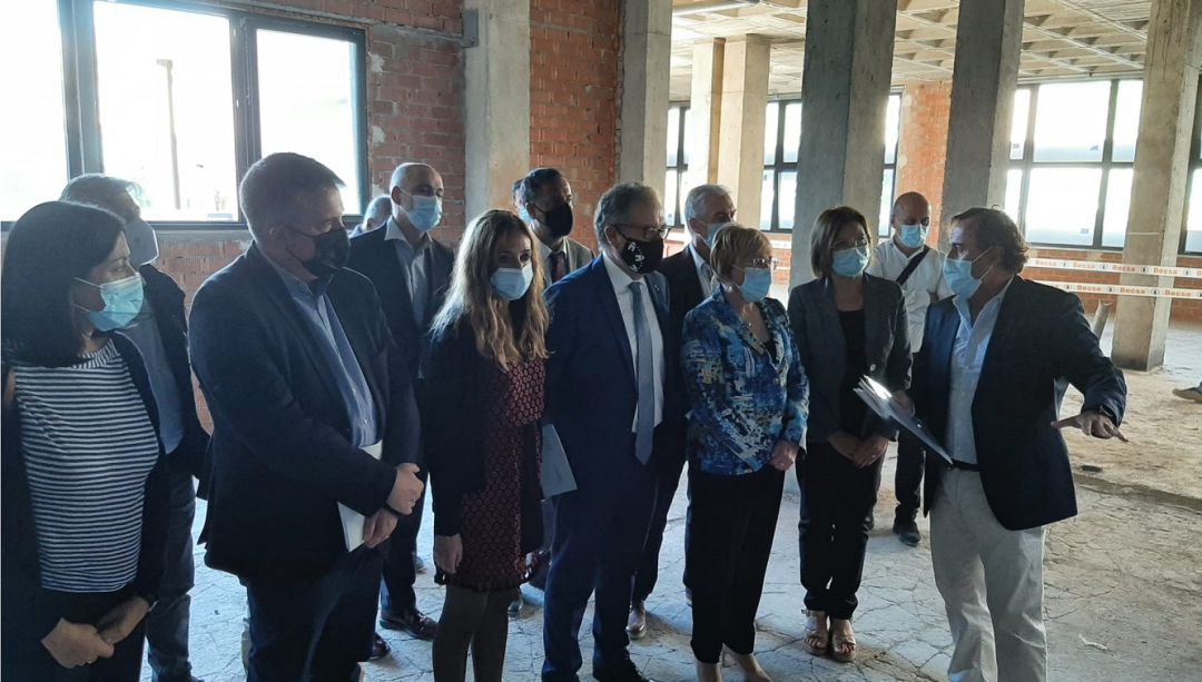La consellera de Sanitat, Ana Barceló, visita las obras del Hospital Provincial de Castelló, junto a otras autoridades La consellera de Sanitat, Ana Barceló, visita las obras del Hospital Provincial de Castelló, junto a otras autoridades