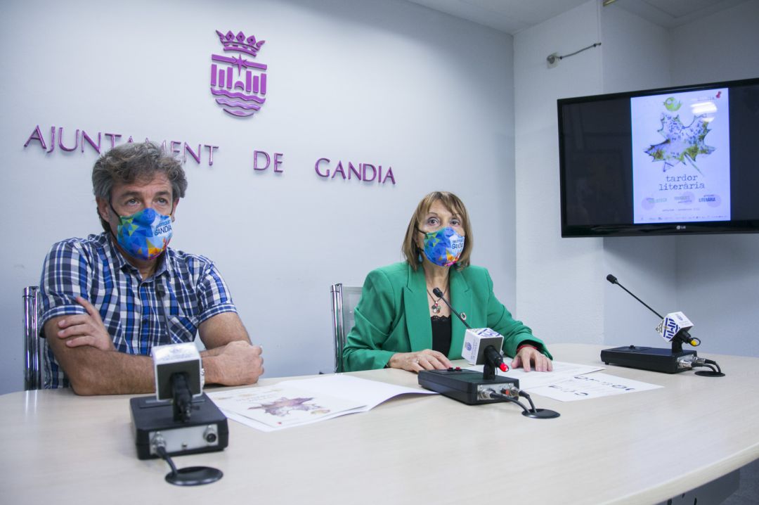 Toni Ordiñana y Liduvina Gil, presentan la Tardor Literària Toni Ordiñana y Liduvina Gil, presentan la Tardor Literària
