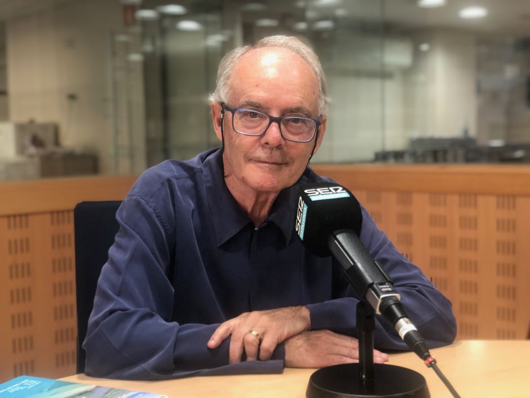 Joan Gaya, a l'estudi 1 de Ràdio Girona Joan Gaya, a l'estudi 1 de Ràdio Girona
