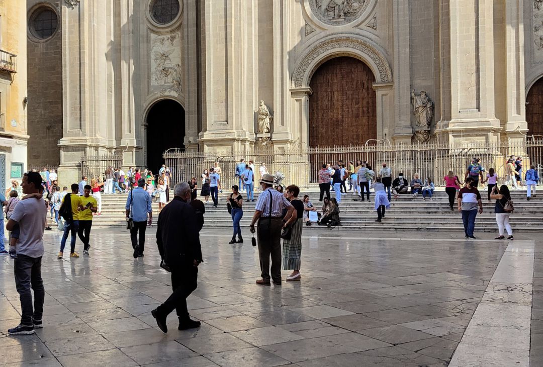 Turismo en Granada, en la Plaza de las Pasiegas, en este puente del Pilar dentro de la 'nueva normalidad' Turismo en Granada, en la Plaza de las Pasiegas, en este puente del Pilar dentro de la 'nueva normalidad'