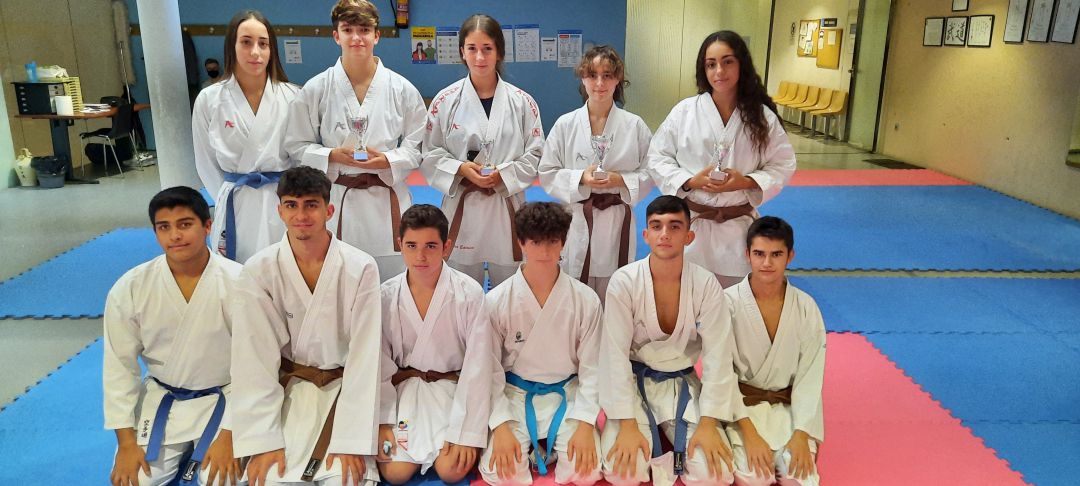 Deportistas del Cluib Dakentai de karate Deportistas del Cluib Dakentai de karate