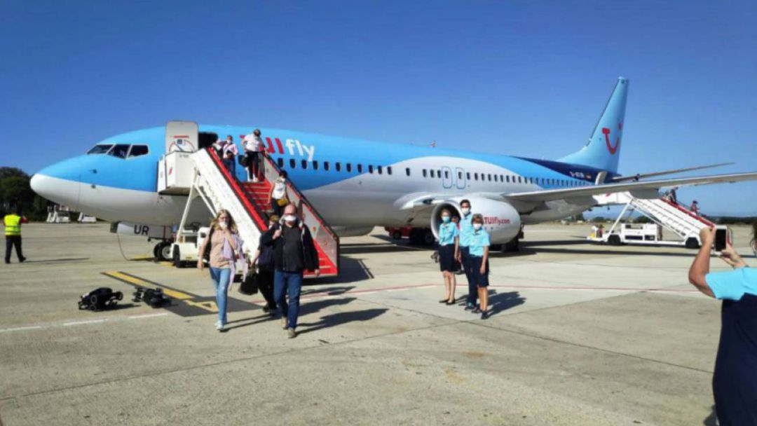 Viajeros llegando al aeropuerto de Jerez Viajeros llegando al aeropuerto de Jerez