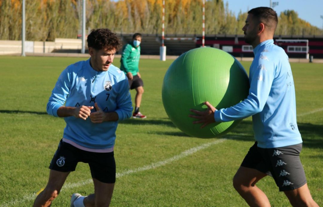 Ander Vitoria en una sesión de entrenamiento junto a Aarrón Piñán Ander Vitoria en una sesión de entrenamiento junto a Aarrón Piñán
