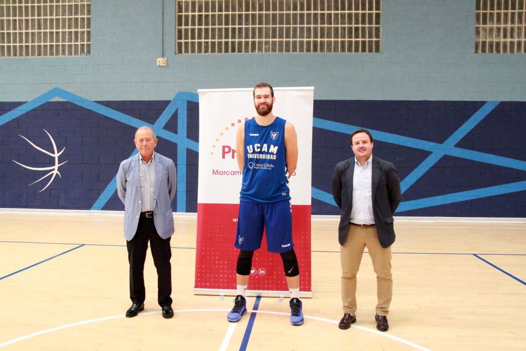 Radovic en la presentación de Prevemur como patrocinador Radovic en la presentación de Prevemur como patrocinador