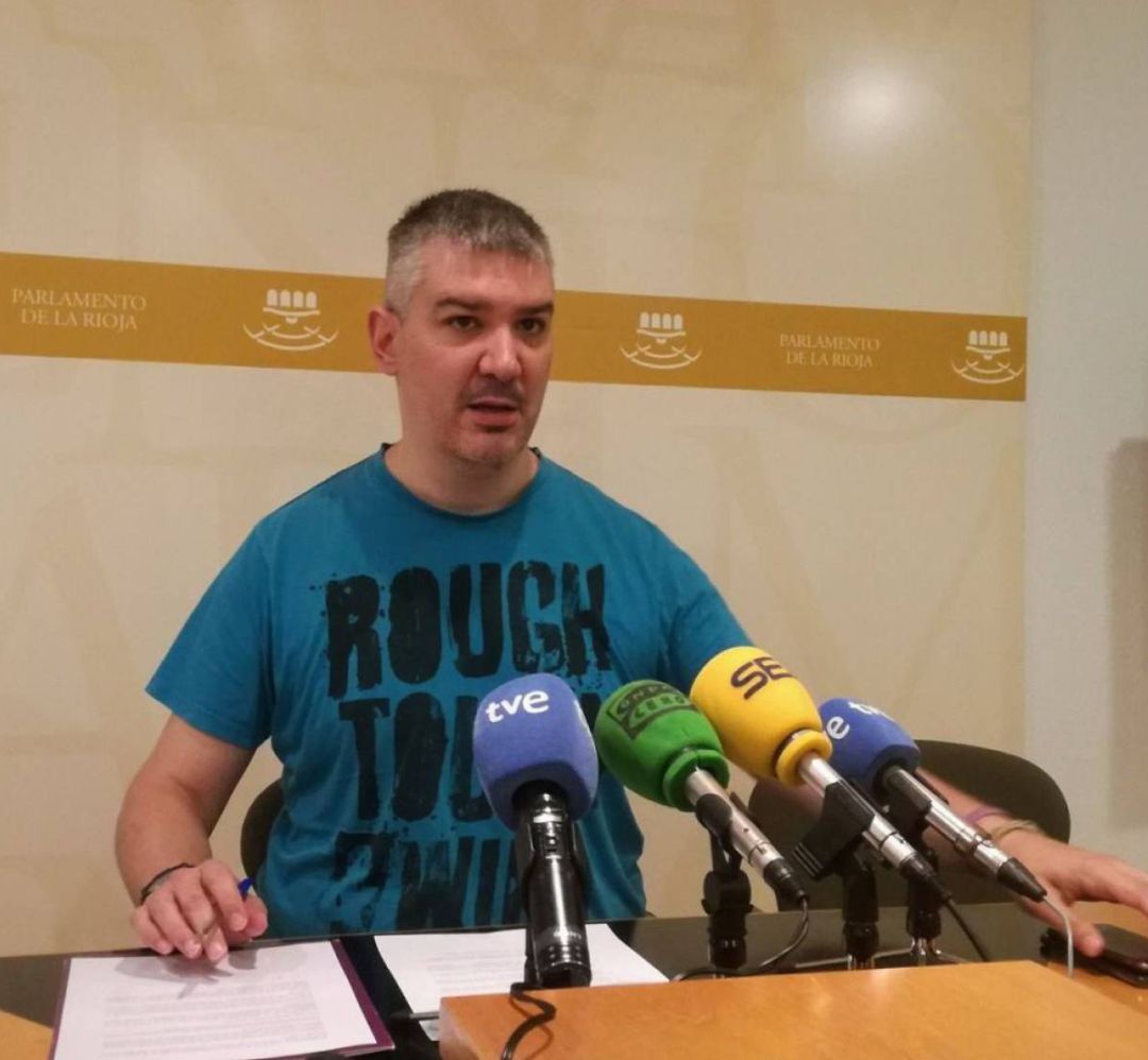 Germán Cantabrana en la sala de prensa del Parlamento de La RIoja Germán Cantabrana en la sala de prensa del Parlamento de La RIoja