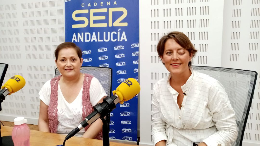 Isabel Macarro, a la izquierda, y María José García Trigueros en el estudio 'Iñaki Gabilondo' de Radio Sevilla Isabel Macarro, a la izquierda, y María José García Trigueros en el estudio 'Iñaki Gabilondo' de Radio Sevilla