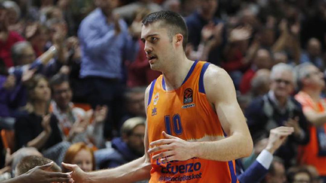 Mike Tobey, durante un partido en La Fonteta Mike Tobey, durante un partido en La Fonteta