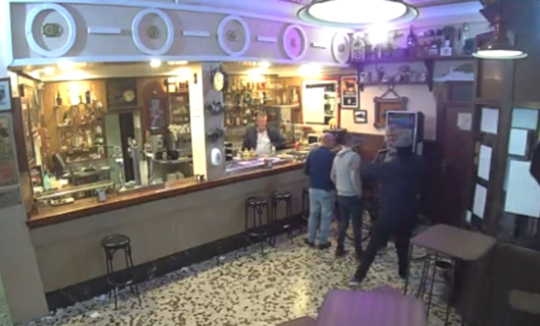 Vídeo de la cámara de seguridad del local Vídeo de la cámara de seguridad del local