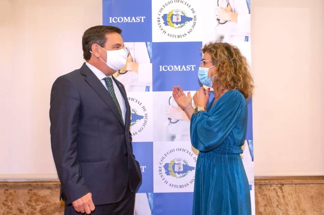 La portavoz de Ciudadanos, Susana Fernández junto al presidente del Colegio de Médicos, Luis Antuña. La portavoz de Ciudadanos, Susana Fernández junto al presidente del Colegio de Médicos, Luis Antuña.