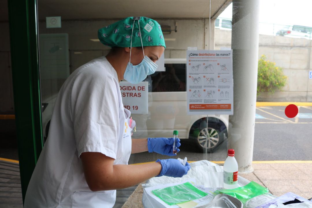 Recogida de muestras en el Auto Covid de Arrecife. Recogida de muestras en el Auto Covid de Arrecife.