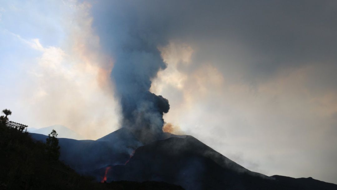 Imagen del volcán de La Palma cuando se cumplen 24 días de la erupción Imagen del volcán de La Palma cuando se cumplen 24 días de la erupción