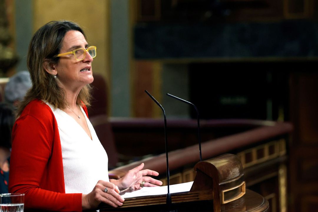 La vicepresidenta tercera y ministra de Transición Ecológica, Teresa Ribera durante su intervención en el pleno en el Congreso de los Diputados, este jueves. La vicepresidenta tercera y ministra de Transición Ecológica, Teresa Ribera durante su intervención en el pleno en el Congreso de los Diputados, este jueves.