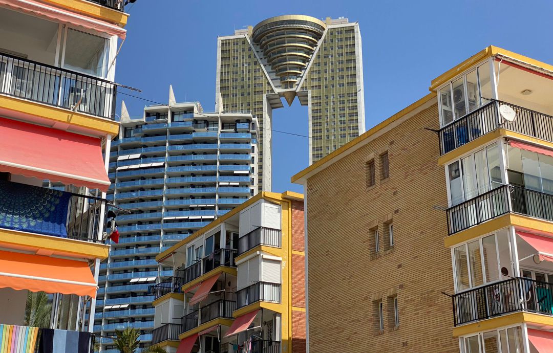 Bloques en la zona de Poniente de Benidorm. Al fondo, el edificio Intempo Bloques en la zona de Poniente de Benidorm. Al fondo, el edificio Intempo