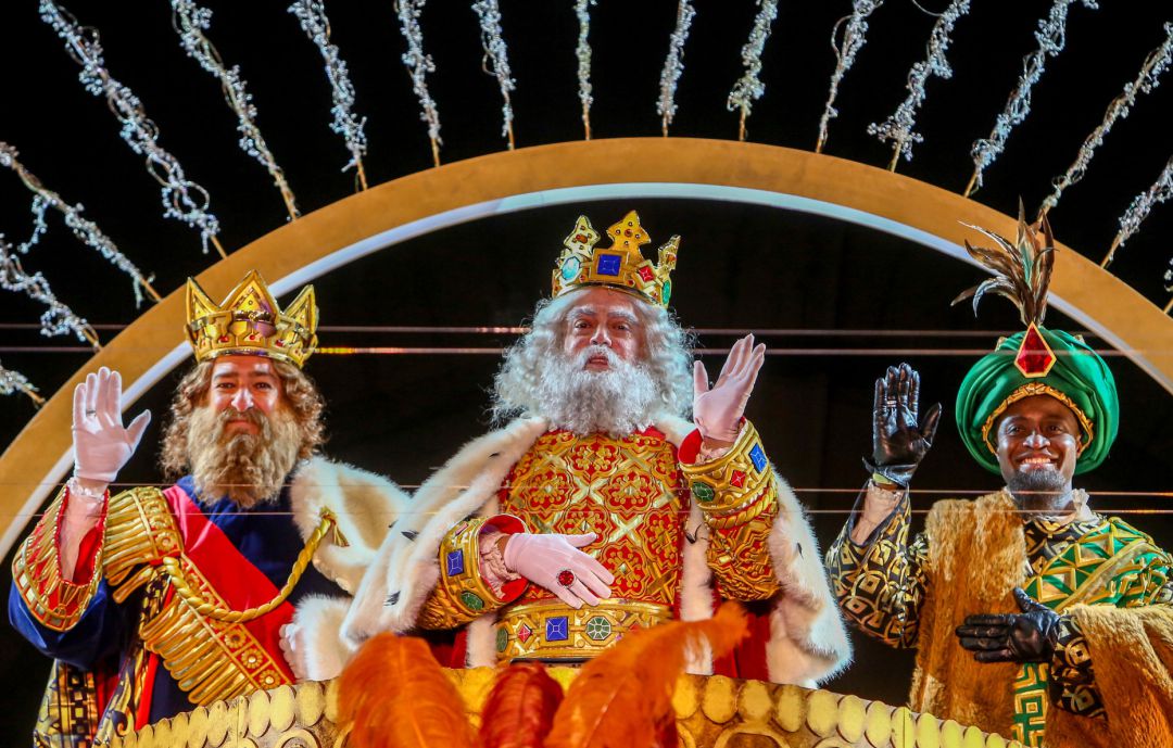 Los Reyes Magos saludan a su llegada Los Reyes Magos saludan a su llegada