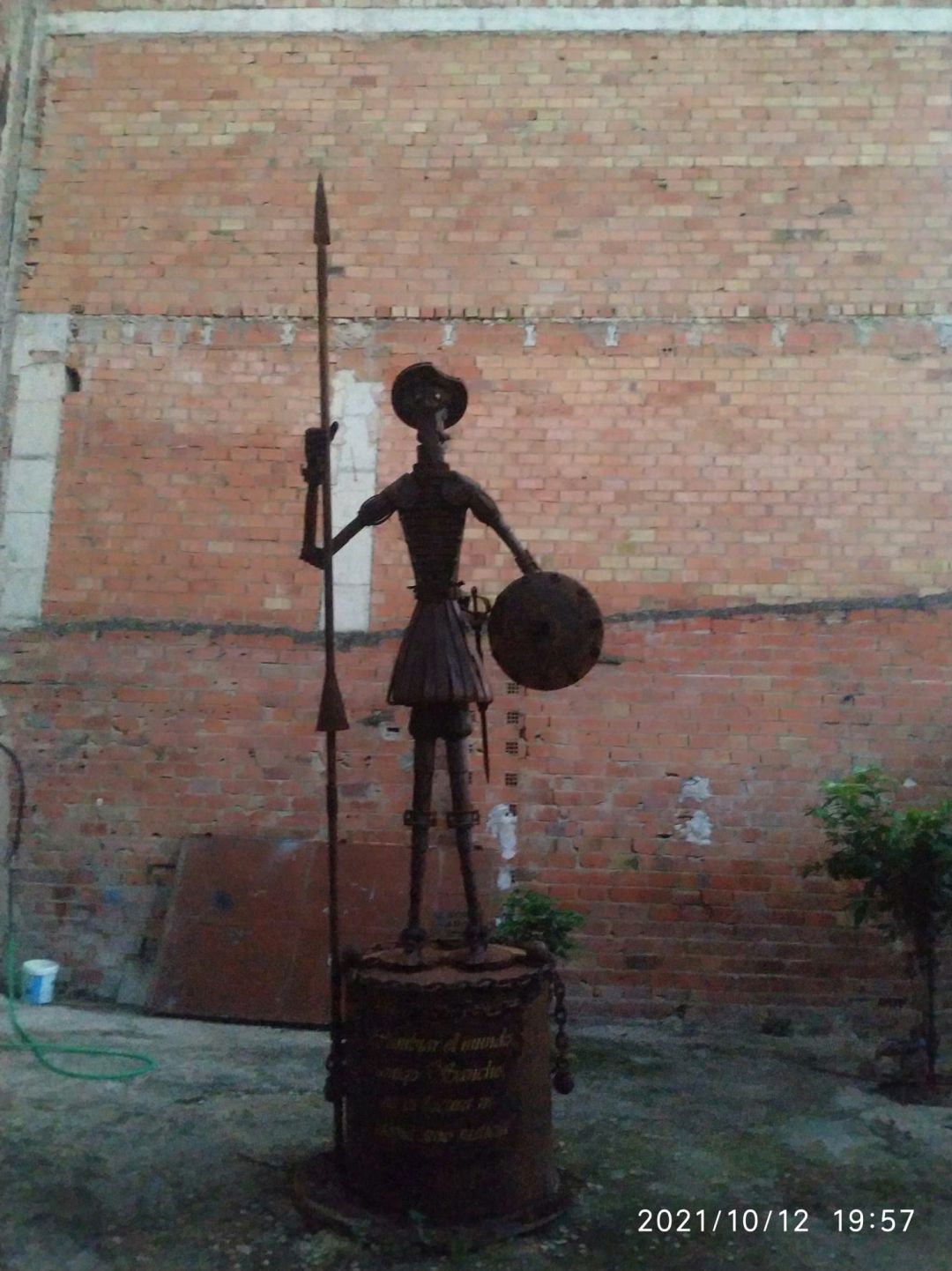 El Quijote mide 4 metros y pesa 4.000 kilos El Quijote mide 4 metros y pesa 4.000 kilos