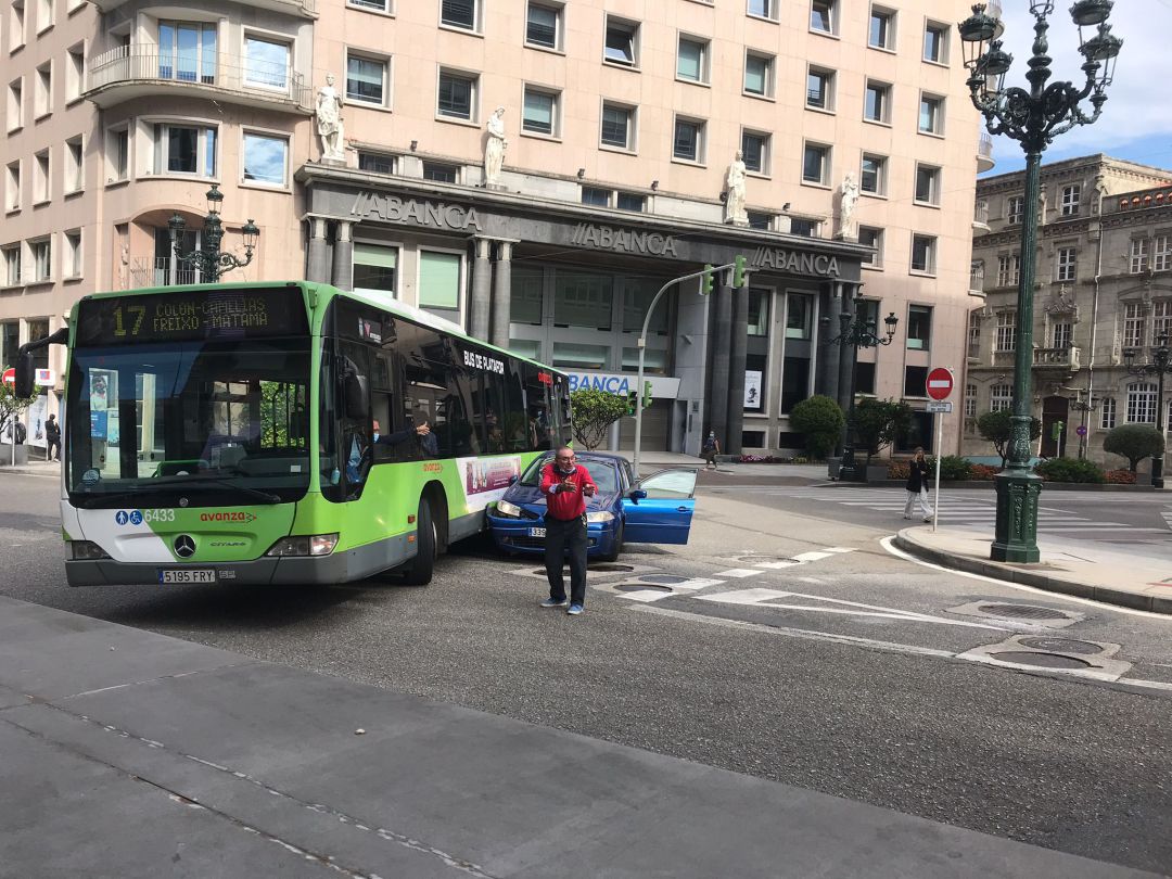 Monento de la discusión tras el accidente Monento de la discusión tras el accidente