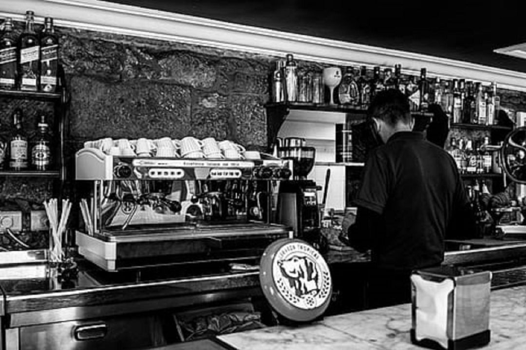Trabajador de un bar Trabajador de un bar