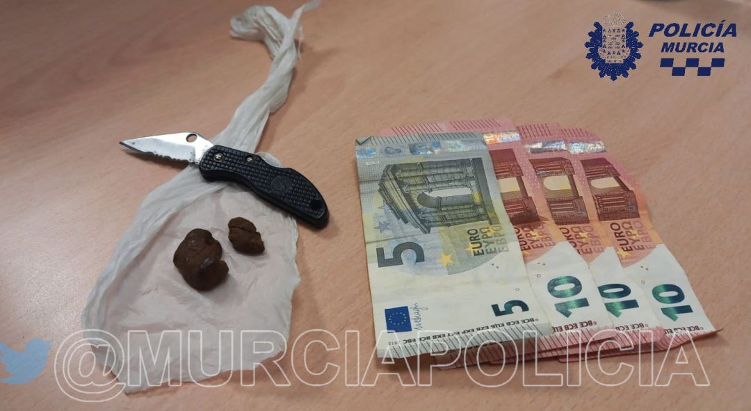 Imagen de una incautación de la policía murciana que se ha hecho viral en redes sociales Imagen de una incautación de la policía murciana que se ha hecho viral en redes sociales