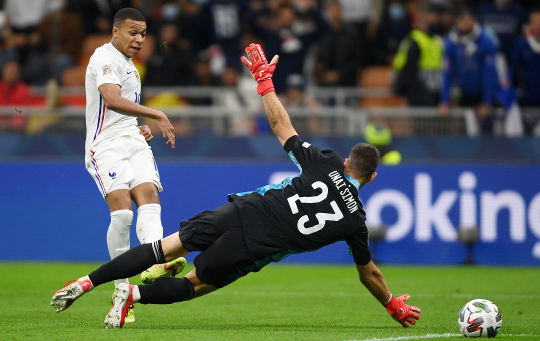 Mbappé bate a Unai Simón, en la final de la Nations League Mbappé bate a Unai Simón, en la final de la Nations League