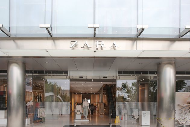 Archivo - Una tienda de Zara en el centro de Madrid. Archivo - Una tienda de Zara en el centro de Madrid.