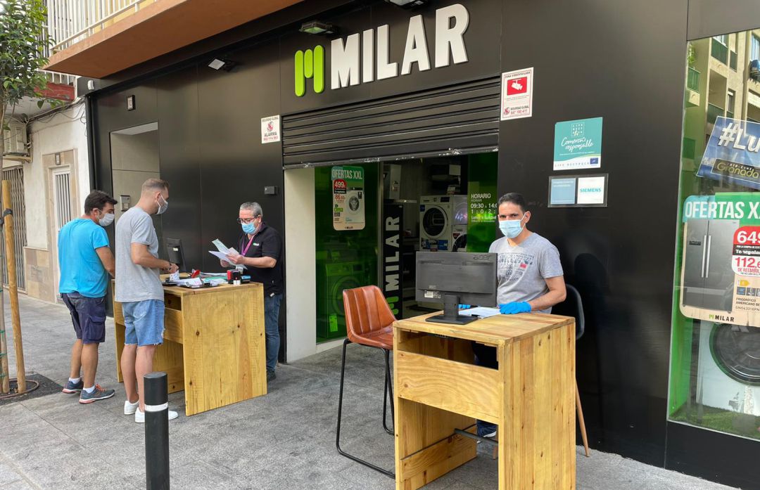 La tienda atiende en la calle temporalmente La tienda atiende en la calle temporalmente