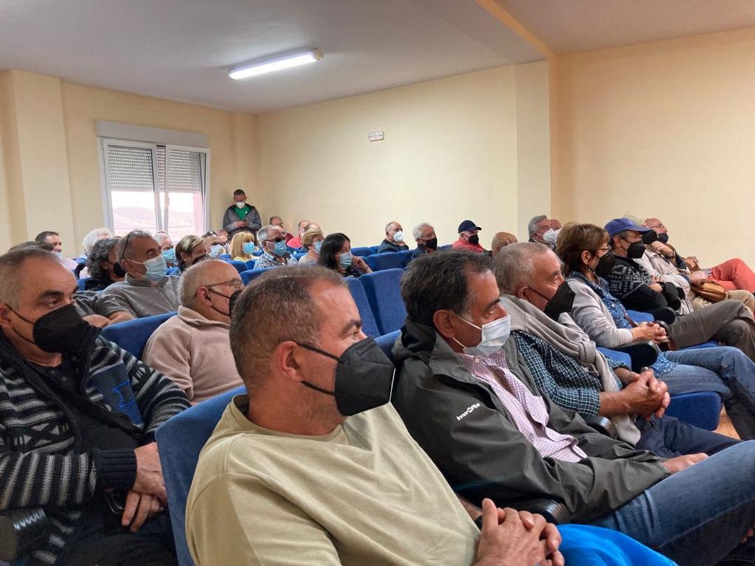 Asistentes a la reunión informativa en Lillo del Bierzo Asistentes a la reunión informativa en Lillo del Bierzo