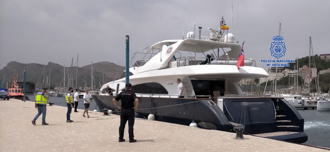 Yate de lujo intervenido Yate de lujo intervenido